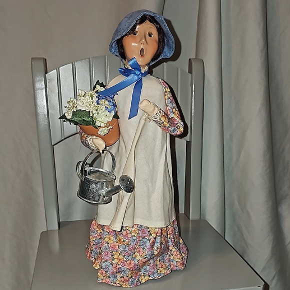 Byers' Choice 2004 Caroler